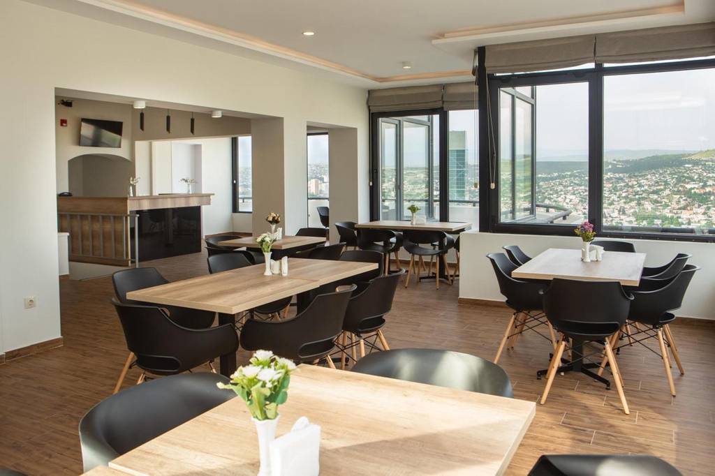 Vista Hotel 3*