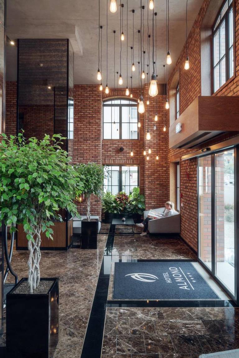 Almond Business & Spa
