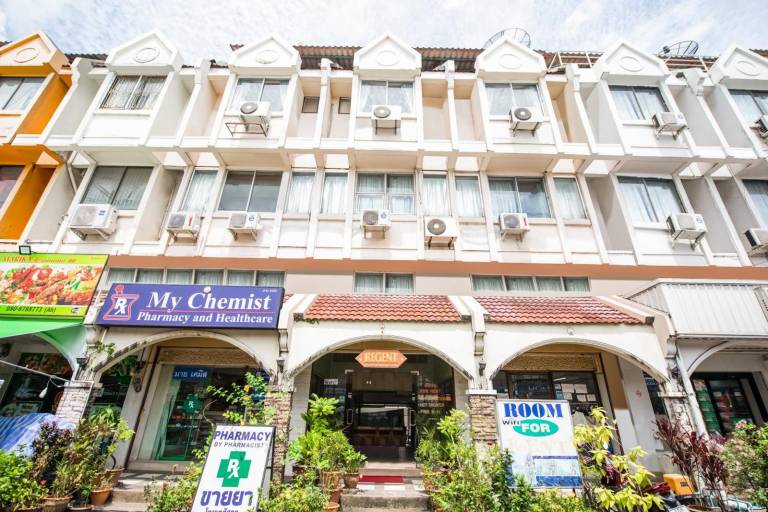 OYO 320 Regent 2002 Guest House