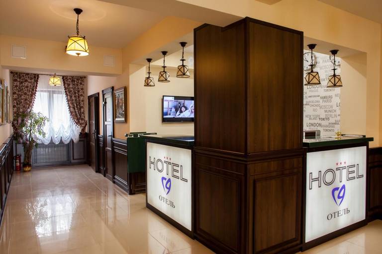 Hotel 19