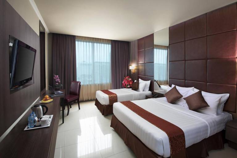 Grand Paragon Hotel