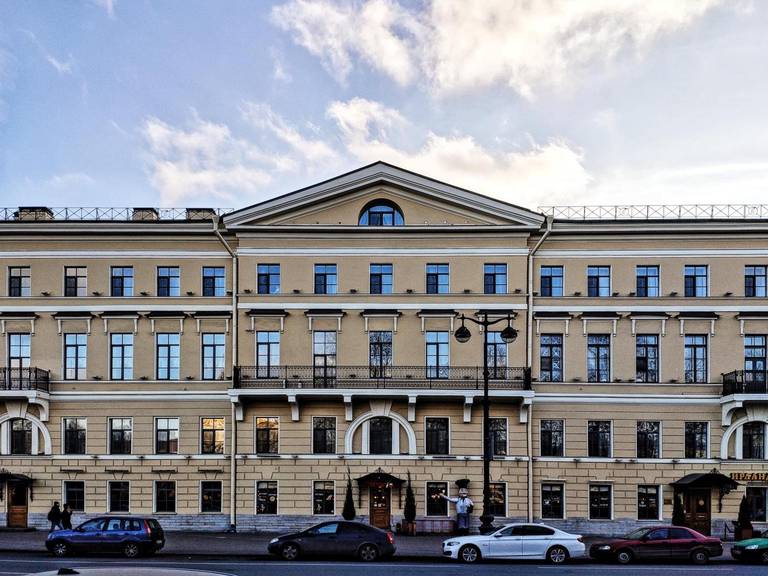 Петръ Отель