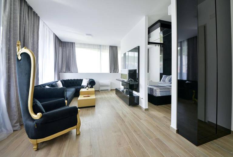 Blue Moon Apartments