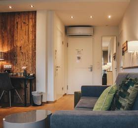 Two Timez Boutique Hotel в Зее