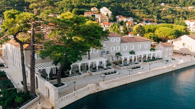 Lazure Hotel & Marina