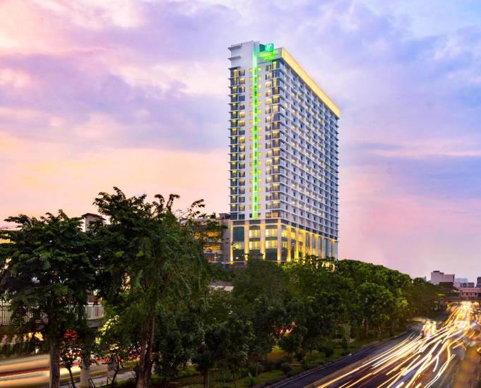 Holiday Inn Hotel and Suites Jakarta Gajah Mada 4* Индонезия, Джакарта