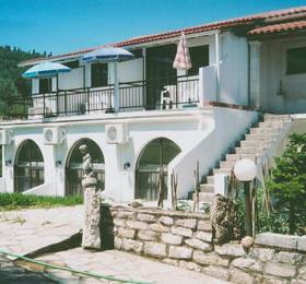 Dinas Rooms в Корфу