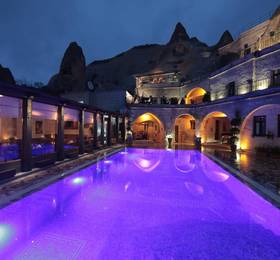 Local Cave House Hotel в Гореме