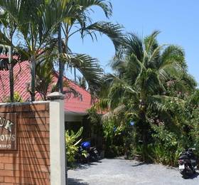 Sanuk bungalows в Пхукете