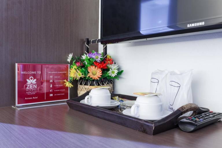 ZEN Rooms Patong Soi Chuwong
