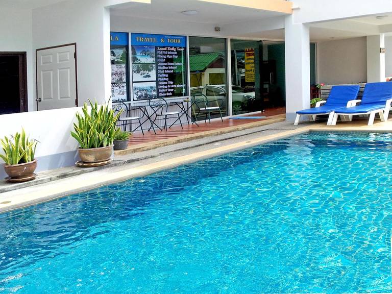 Dengs Kamala Beach Hotel