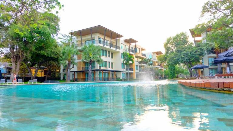 Beach Front Apartment-Baan Sansuk