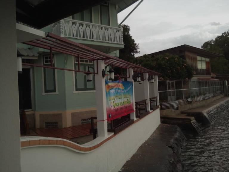 Luang Prasit Canal Home