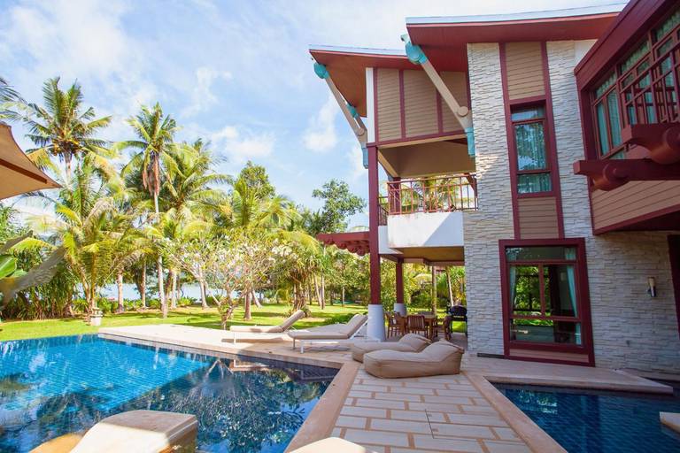 Amatapura Beachfront Villa 1