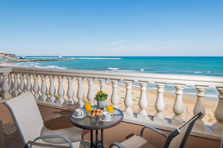 Birais Beach Studios Hotel