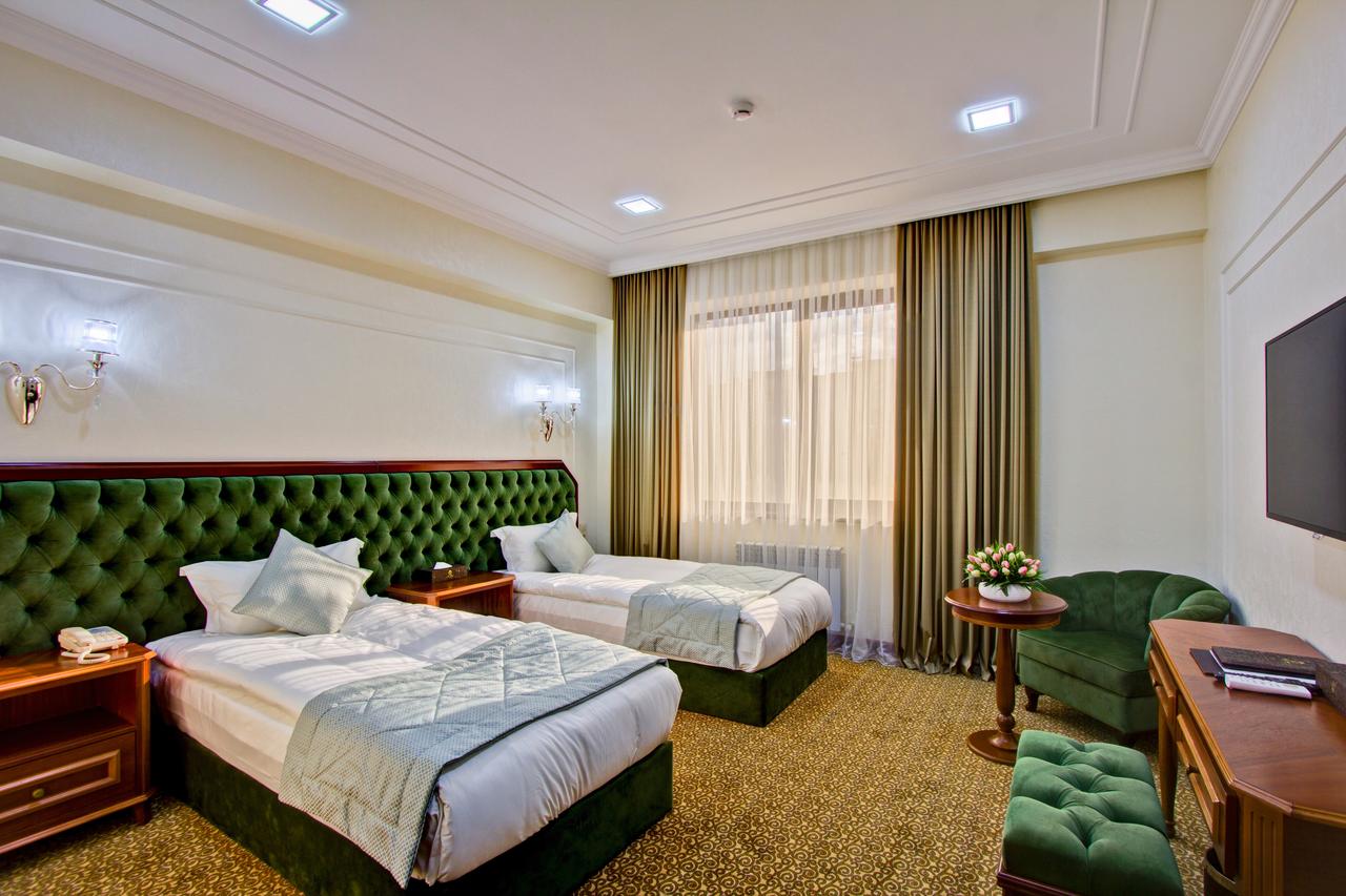 Адрес отеля плаза. Plaza Hotel Almaty. Отели Алматы. Гостиница Алматы номера. Https://отель Плаза Алматы.