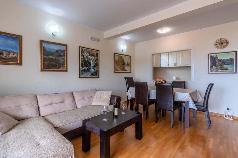 Kaca Apartment