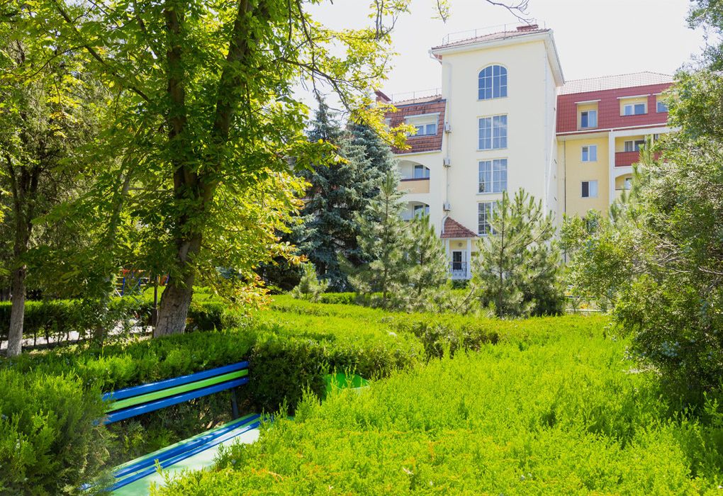 Пансионат феодосия отзывы. Санаторий Феодосия Печерского. Грин парк Феодосия.