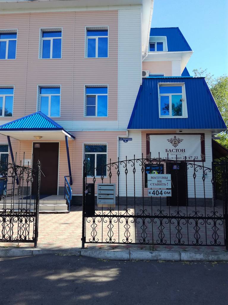 Бастон на Никитина Гостиница
