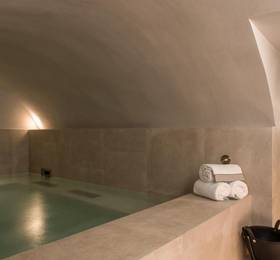 Cour des Vosges в Париже