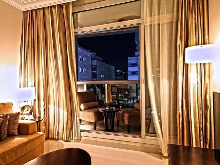 White Feather Hotel Apartments