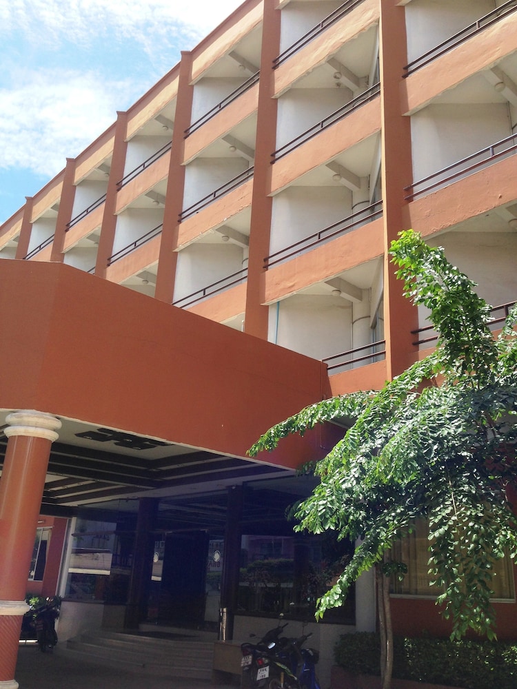 Skaw Beach Hotel