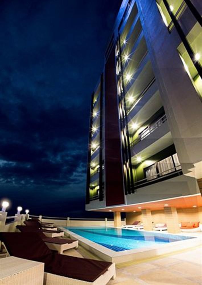 Bay Breeze Hotel 