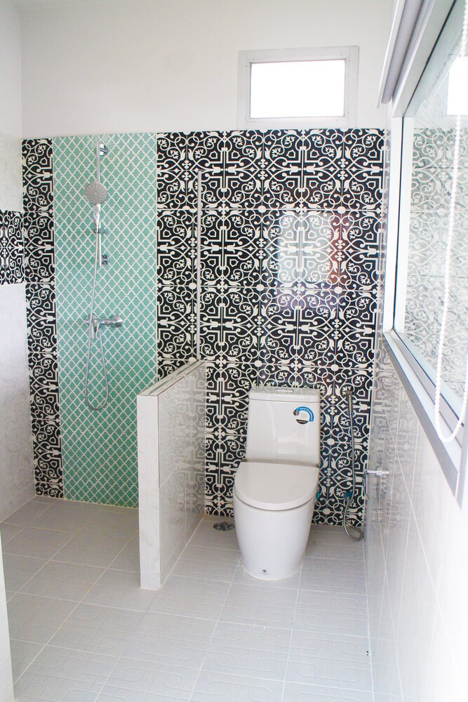 Amantra Lake View Resort 3*