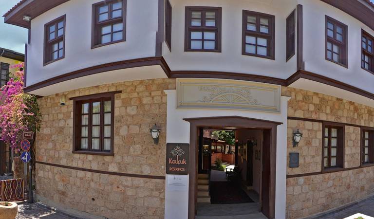 Kaucuk Hotel