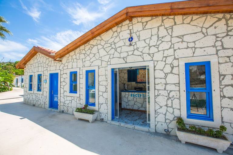 Risus Garden Hotel