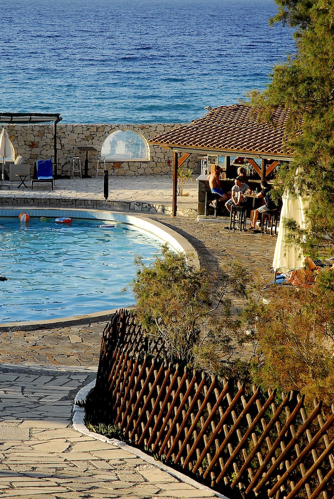 Lassion Golden Bay Hotel
