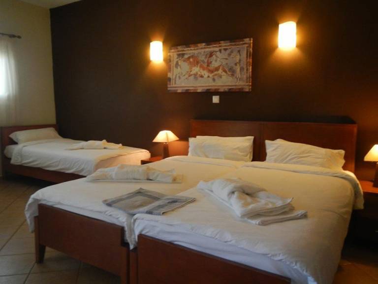 Ampelia Hotel & Studios