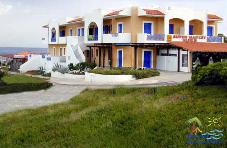 Mikes Beach Apartments & Studios