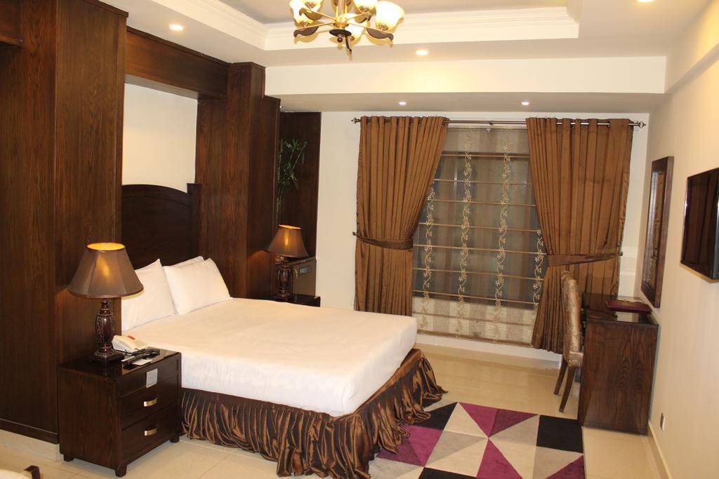 Envoy Continental Hotel 3*
