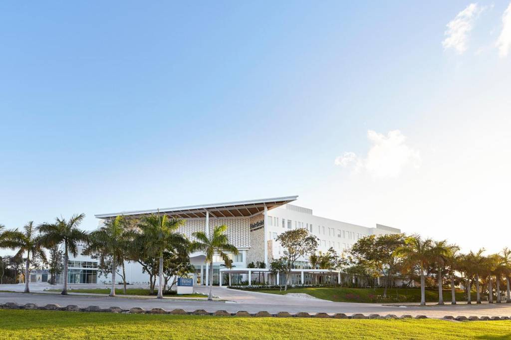 Fairfield Inn & Suites by Marriott Cancun Airport 4*