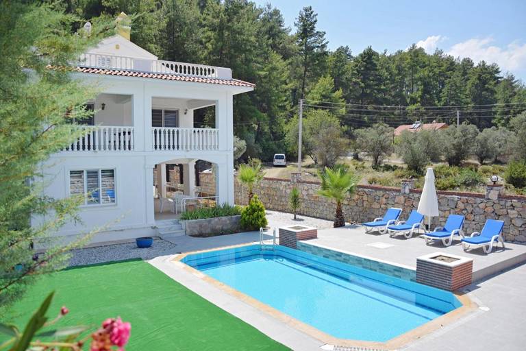 Villa Xclusive