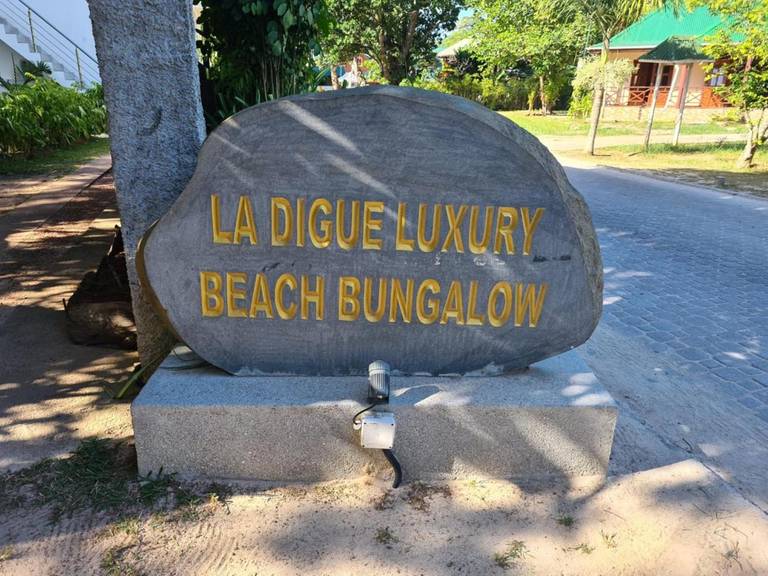 La Digue Luxury Beach Bungalow