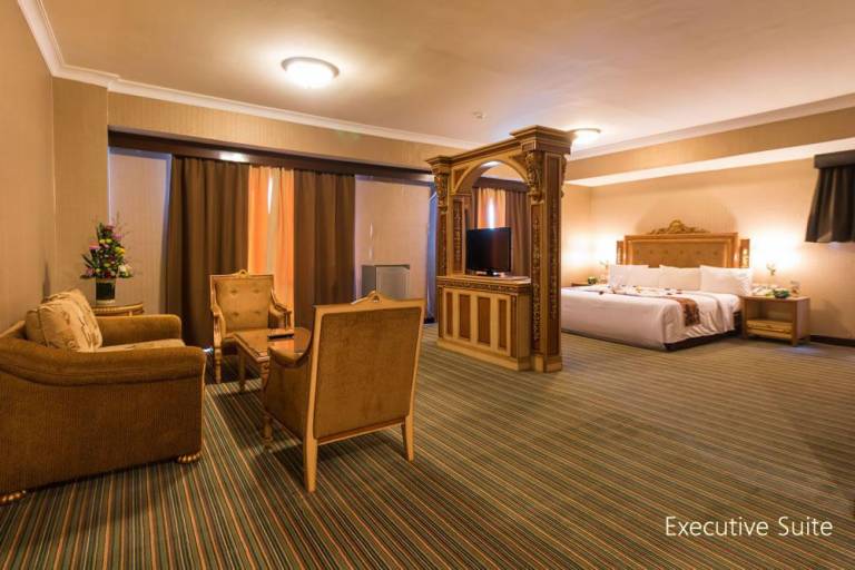 Twin Plaza Hotel