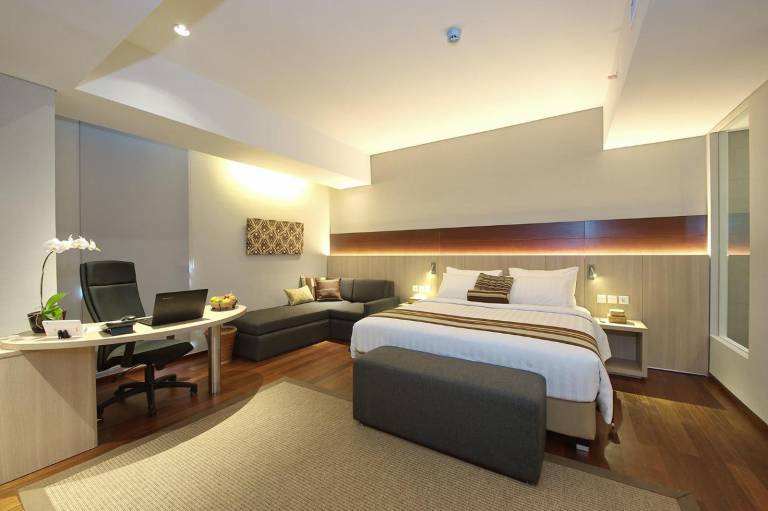 Ra Premiere Simatupang