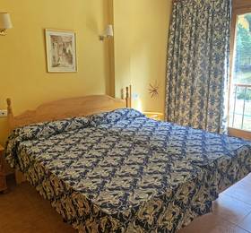 Apartaments / Hostal anem com в Ордино