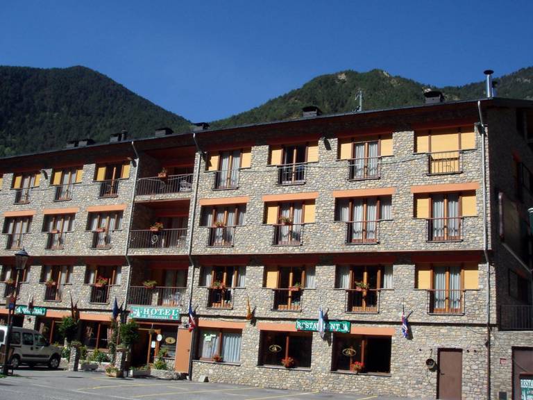 Apartaments / Hostal anem com