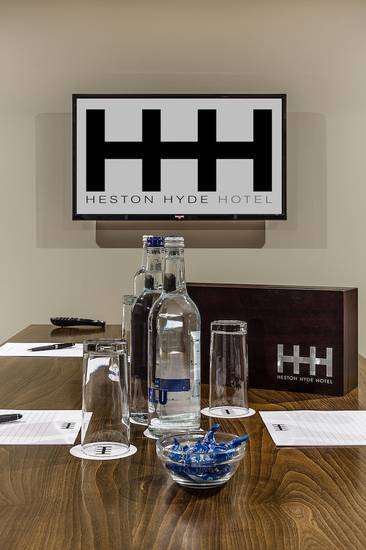 Heston Hyde Hotel 4* Великобритания, Лондон