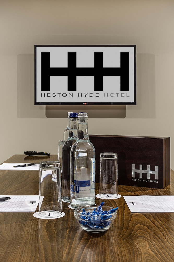 Heston Hyde Hotel