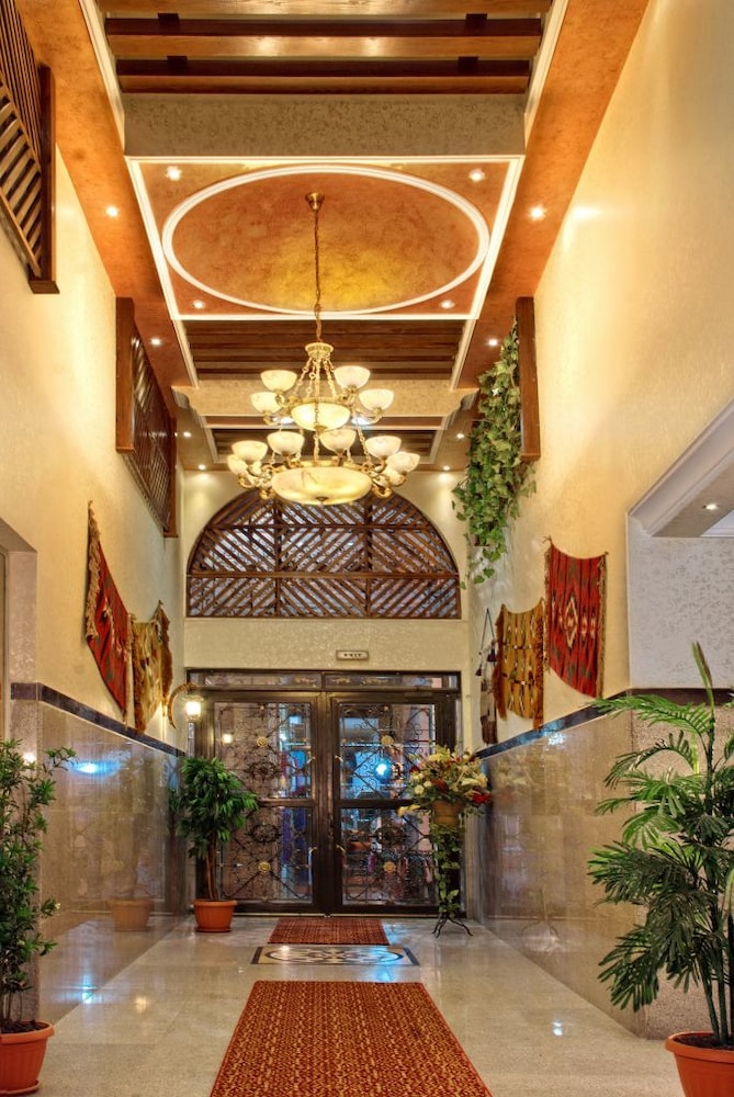 Jardaneh Hotel 2*