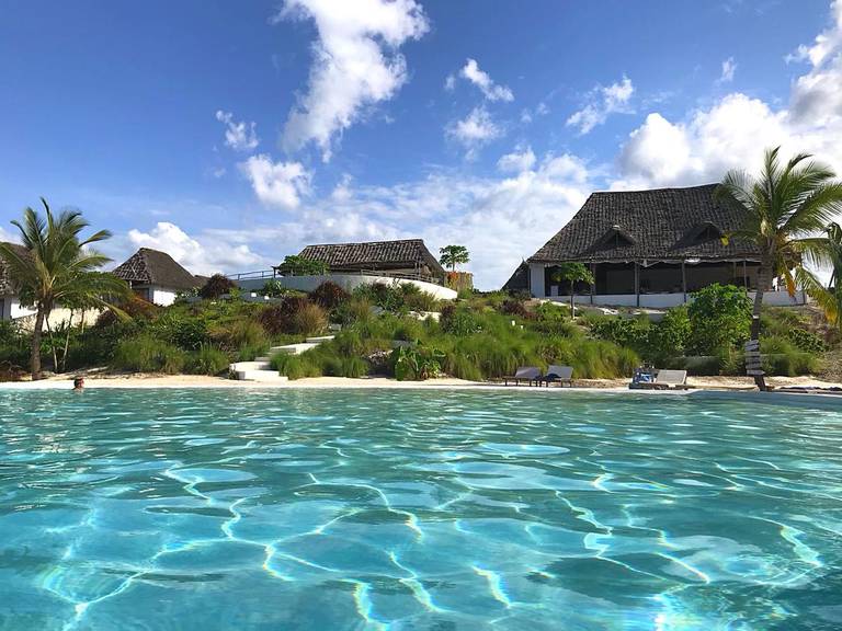 Zanbluu Beach Hotel