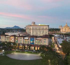 The Waterfront Hotel, Kuching в Сараваке
