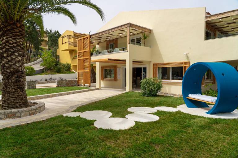 Zoe Hotel