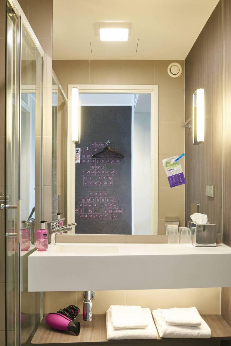 Moxy London Heathrow Airport