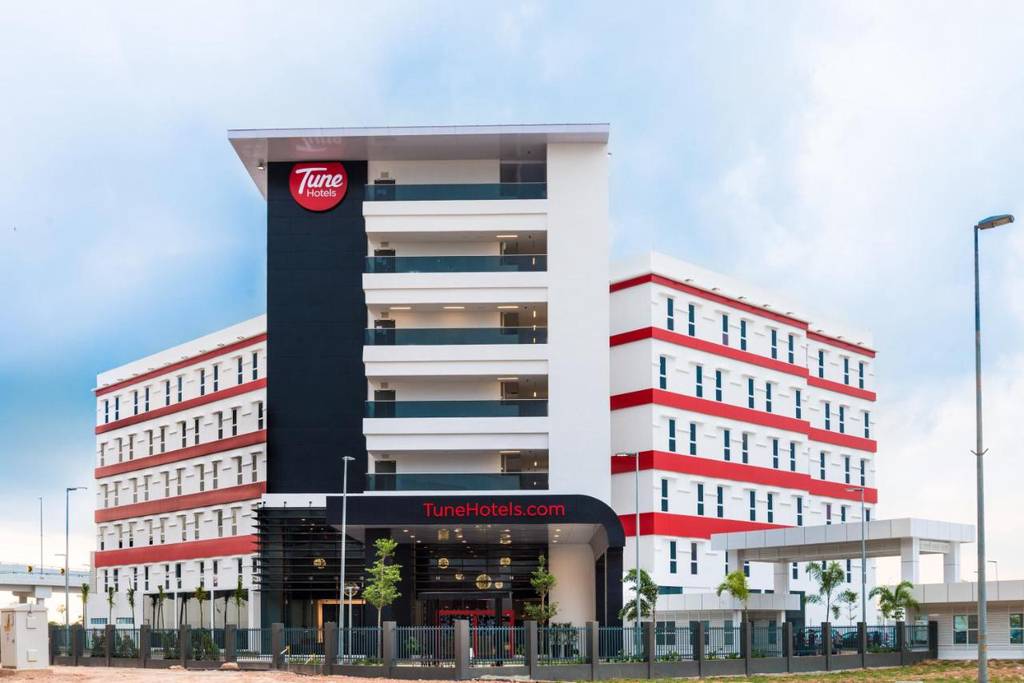 Tune Hotel - klia2 3*