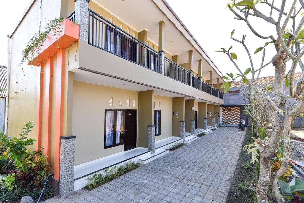 RedDoorz Plus near Jalan Imam Bonjol Denpasar 2*